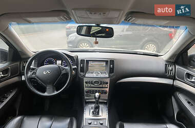 Седан Infiniti G25 2012 в Вишневом