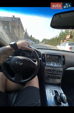 Седан Infiniti G25 2012 в Вишневом