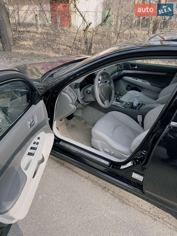 Седан Infiniti G25 2010 в Киеве
