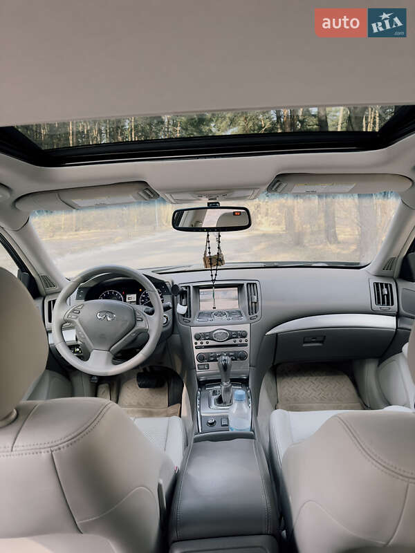 Седан Infiniti G25 2010 в Киеве