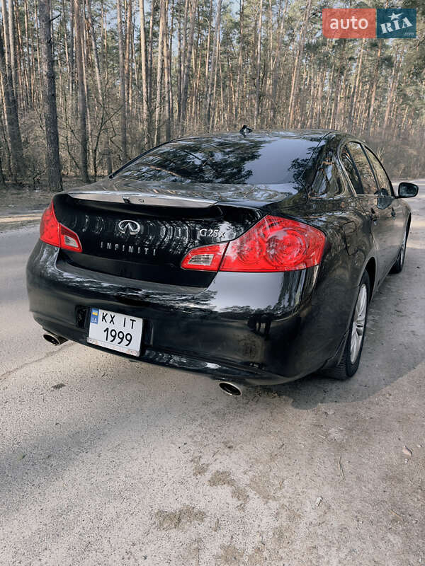 Седан Infiniti G25 2010 в Киеве