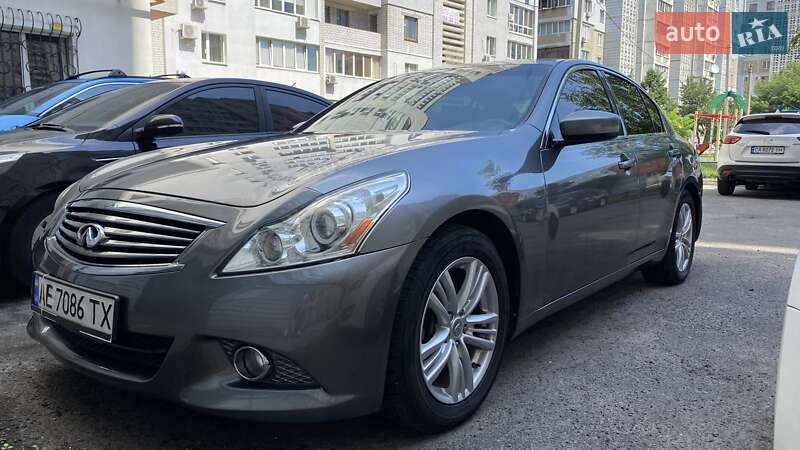 Infiniti G25 2011