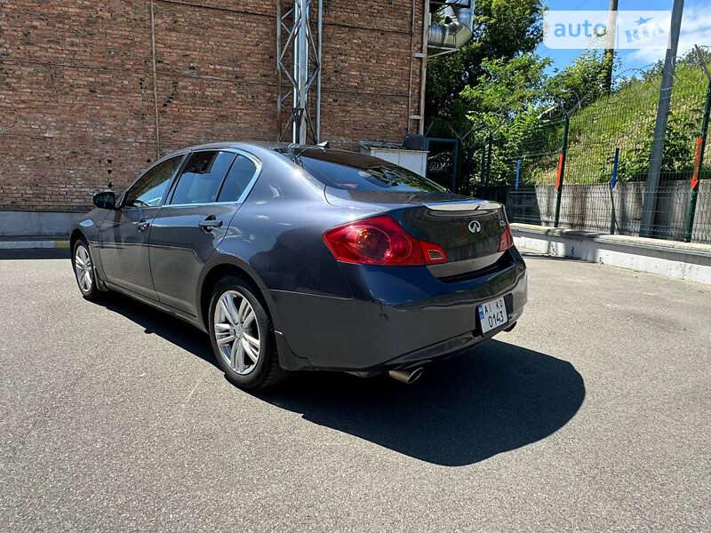 Infiniti G25 2011