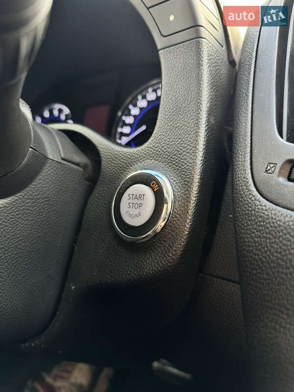Седан Infiniti G25 2012 в Львові