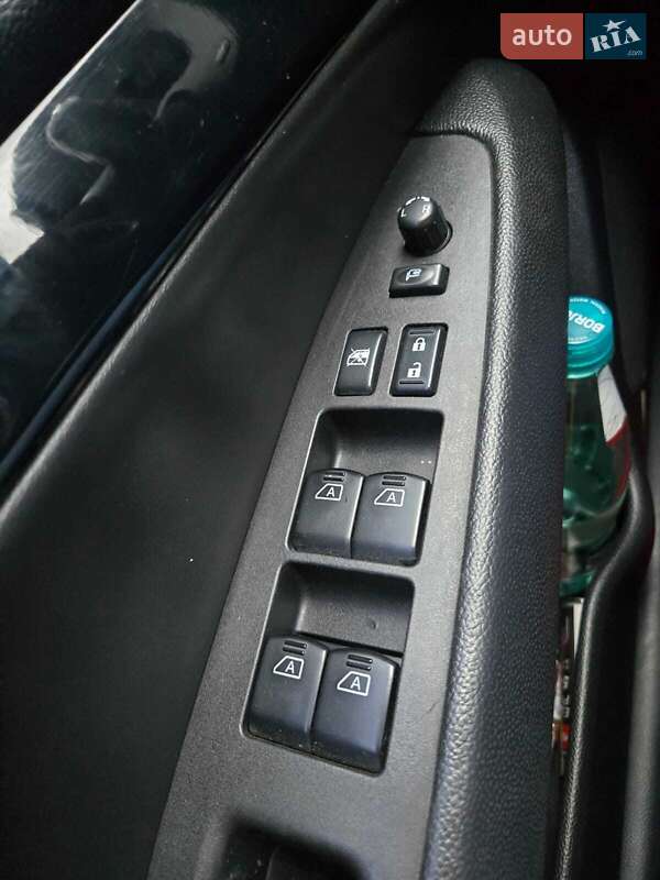 Седан Infiniti G25 2011 в Криховцах