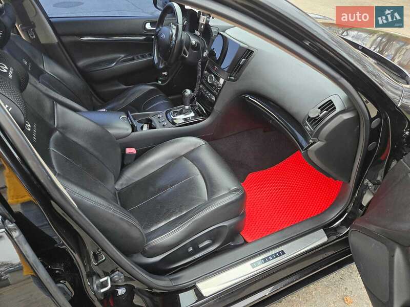 Седан Infiniti G25 2011 в Криховцах