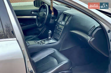 Седан Infiniti G25 2011 в 