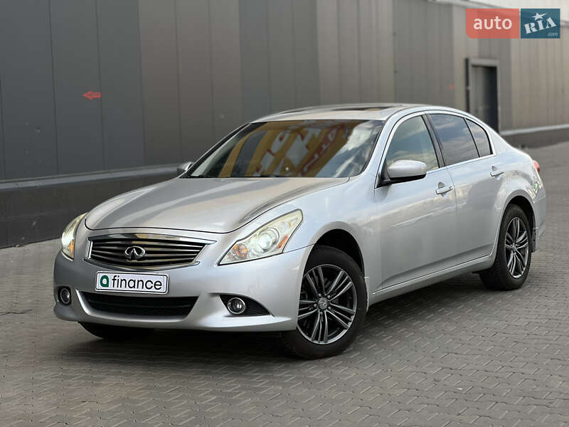 Седан Infiniti G25 2011 в 