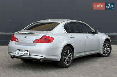 Седан Infiniti G25 2011 в 