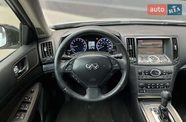 Седан Infiniti G25 2011 в 