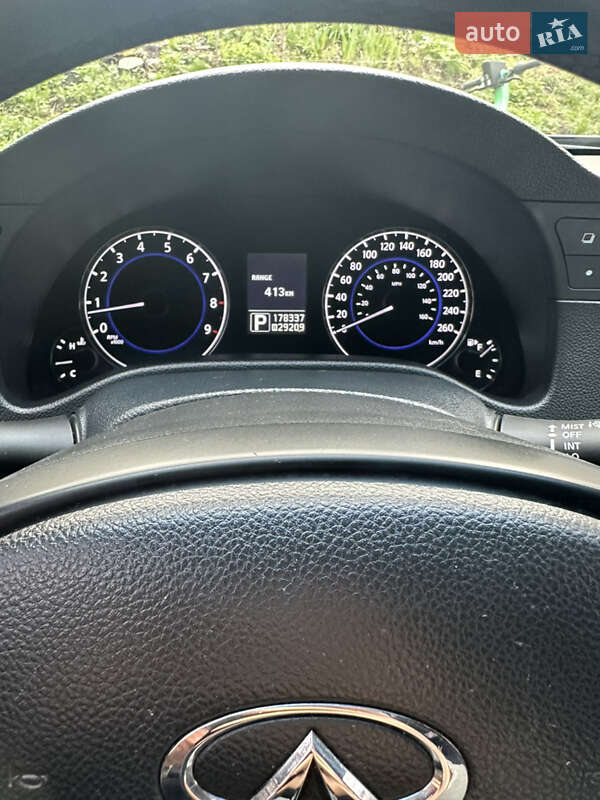 Седан Infiniti G25 2010 в Києві