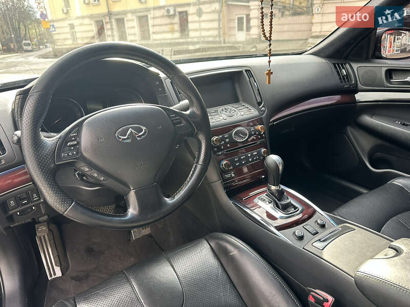 Седан Infiniti G25 2010 в Києві