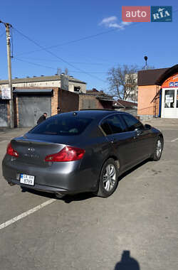 Седан Infiniti G25 2012 в 