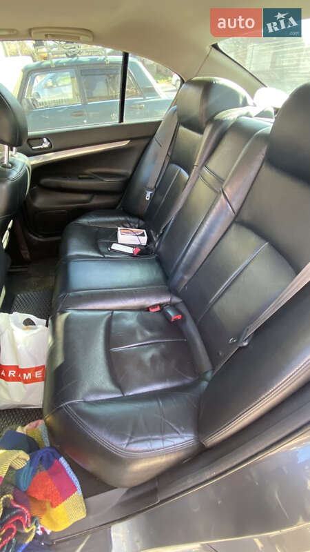 Седан Infiniti G25 2012 в Умани