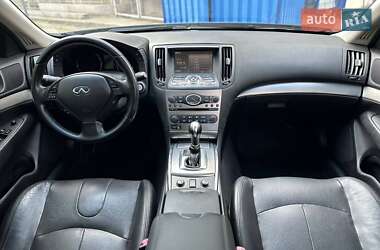 Седан Infiniti G25 2011 в 