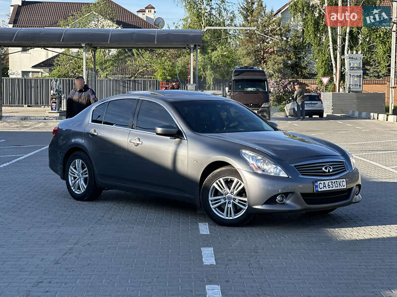 Infiniti G25 2010