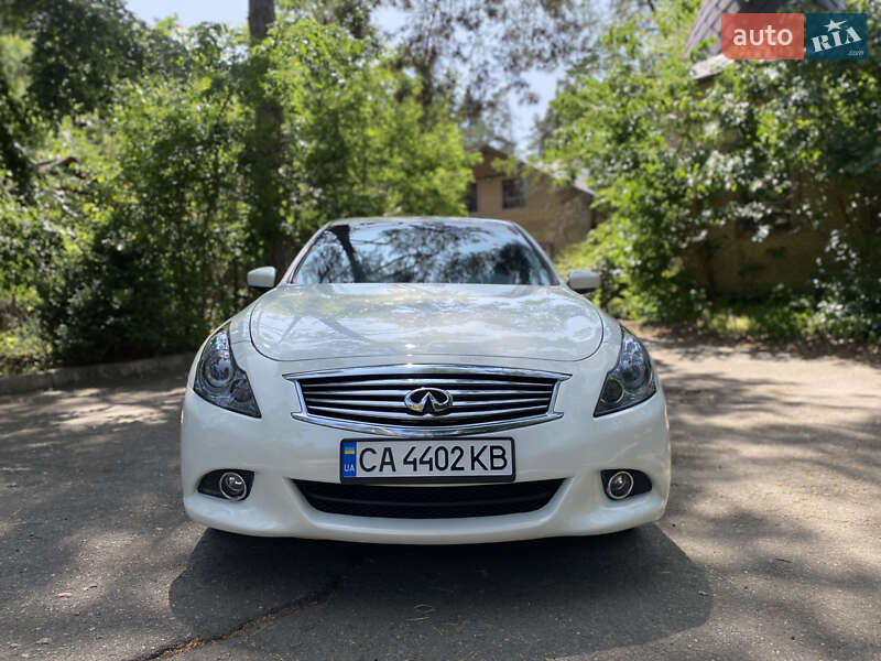 Седан Infiniti G25 2011 в 