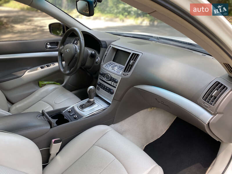 Седан Infiniti G25 2011 в Черкассах