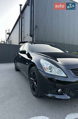 Седан Infiniti G25 2012 в 