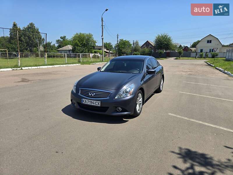 Infiniti G25 2011