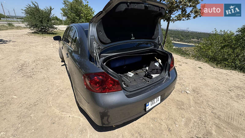 Седан Infiniti G25 2010 в Запоріжжі