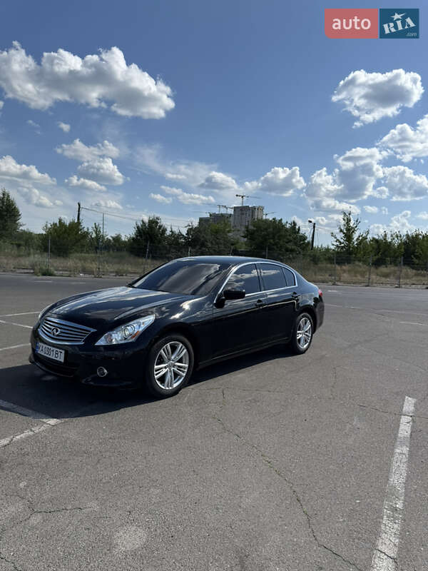Седан Infiniti G25 2010 в Києві