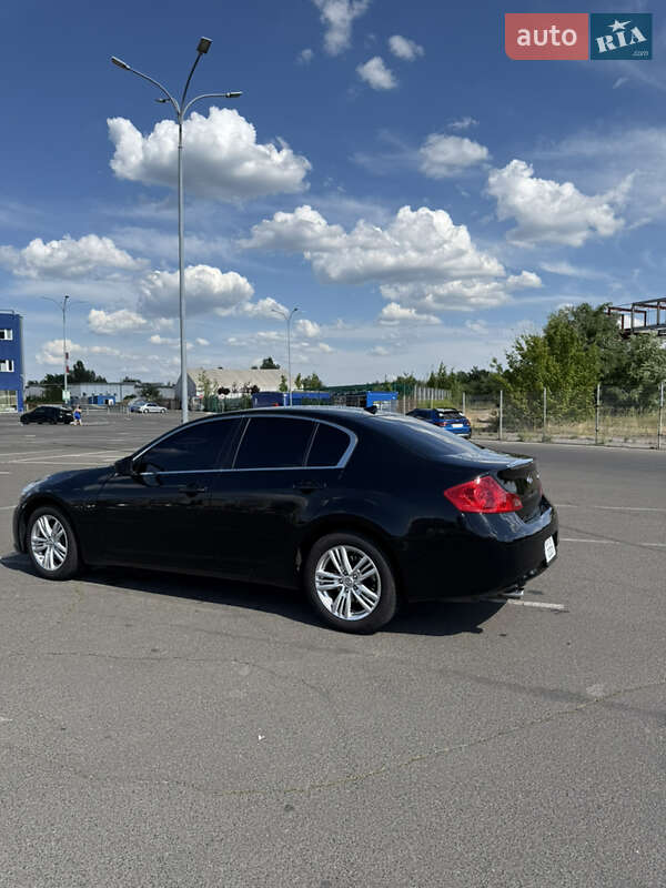 Седан Infiniti G25 2010 в Києві