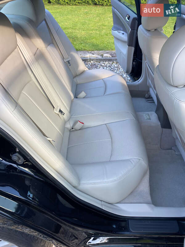 Седан Infiniti G25 2012 в Софіївській Борщагівці