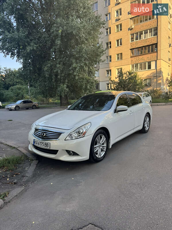Infiniti G25 2011