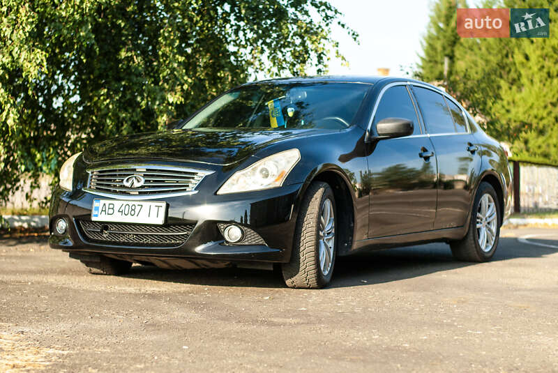 Седан Infiniti G25 2010 в Дубровиці
