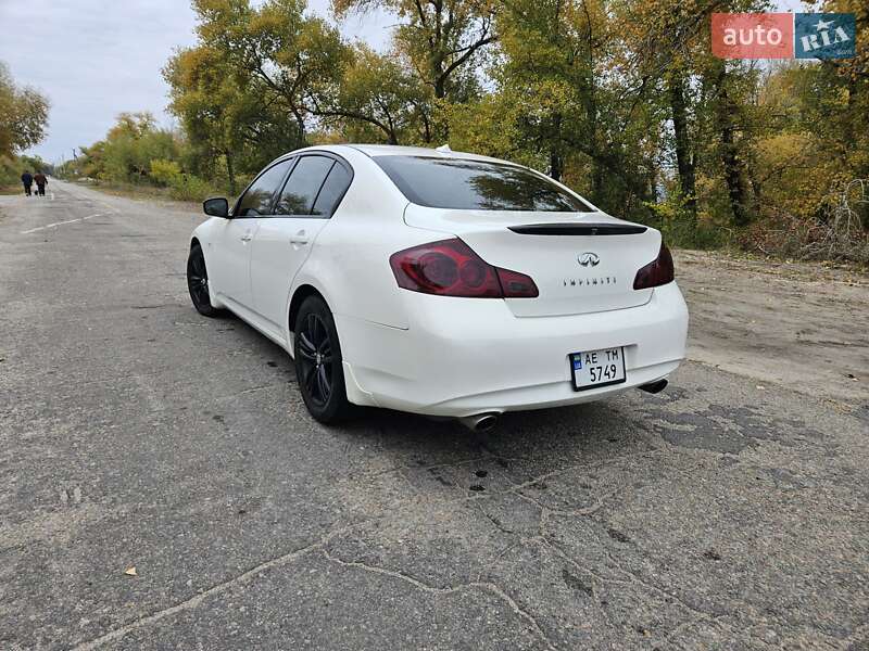 Седан Infiniti G25 2012 в Кам'янському