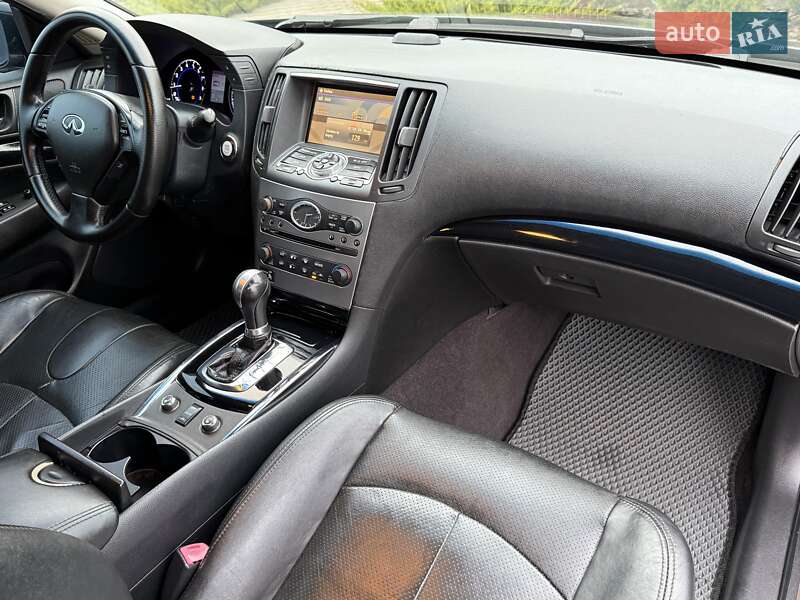 Седан Infiniti G25 2011 в Києві