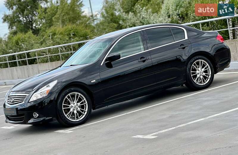 Седан Infiniti G25 2012 в Киеве