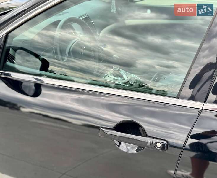 Седан Infiniti G25 2012 в Киеве