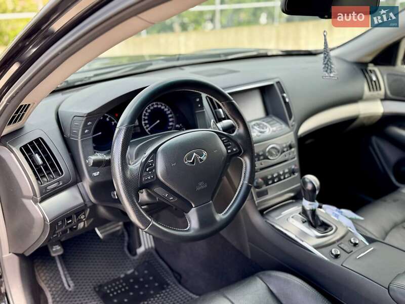 Седан Infiniti G25 2012 в Киеве