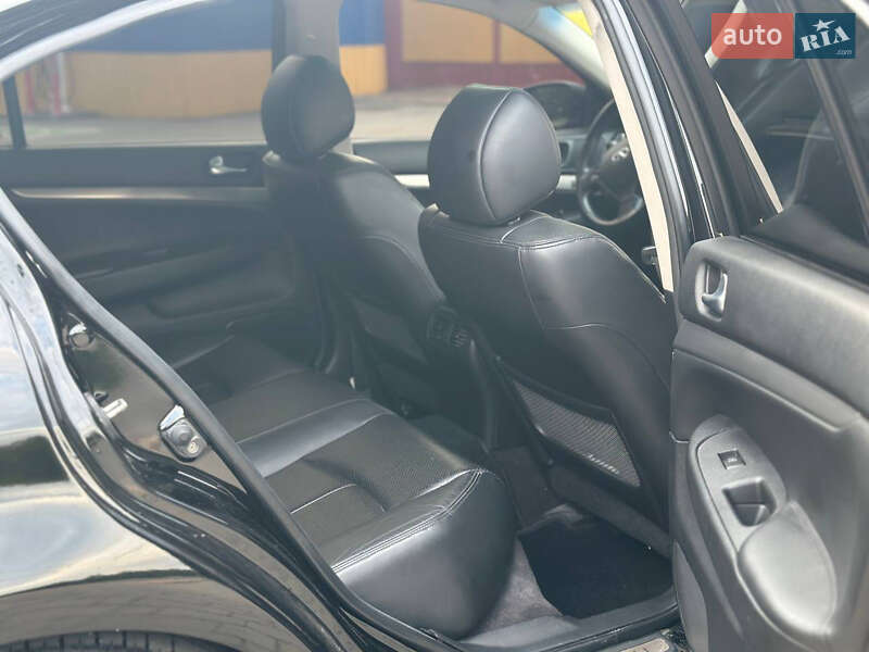 Седан Infiniti G25 2010 в Луцке фото 25 Седан Infiniti G25 2010 в Луцке