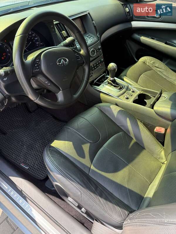 Седан Infiniti G25 2010 в Киеве