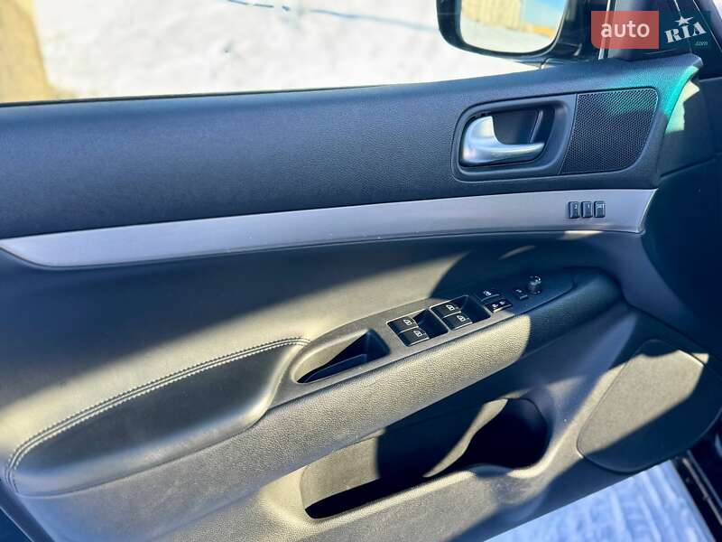 Седан Infiniti G25 2012 в Києві