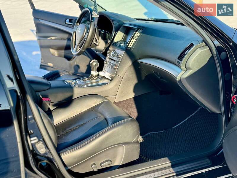 Седан Infiniti G25 2012 в Києві