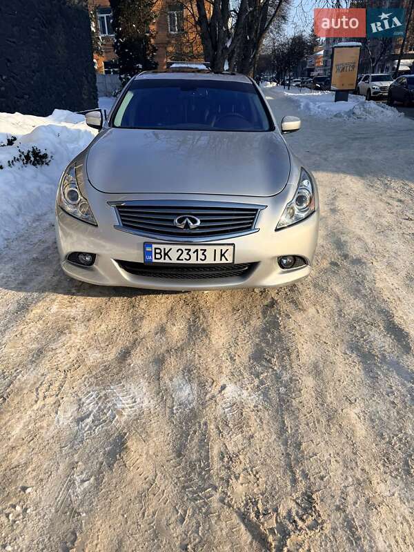 Седан Infiniti G25 2010 в Киеве