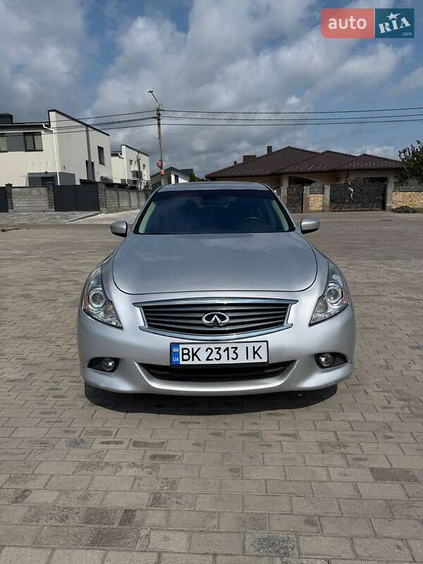 Седан Infiniti G25 2010 в Киеве