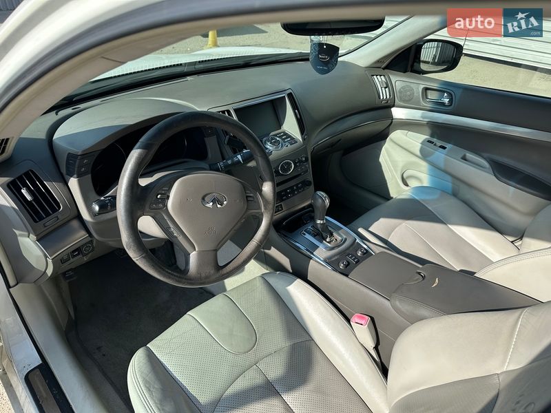 Седан Infiniti G25 2010 в Киеве