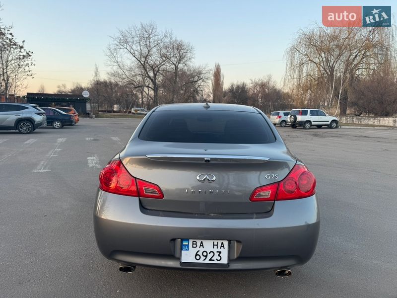 Седан Infiniti G25 2012 в Александрие
