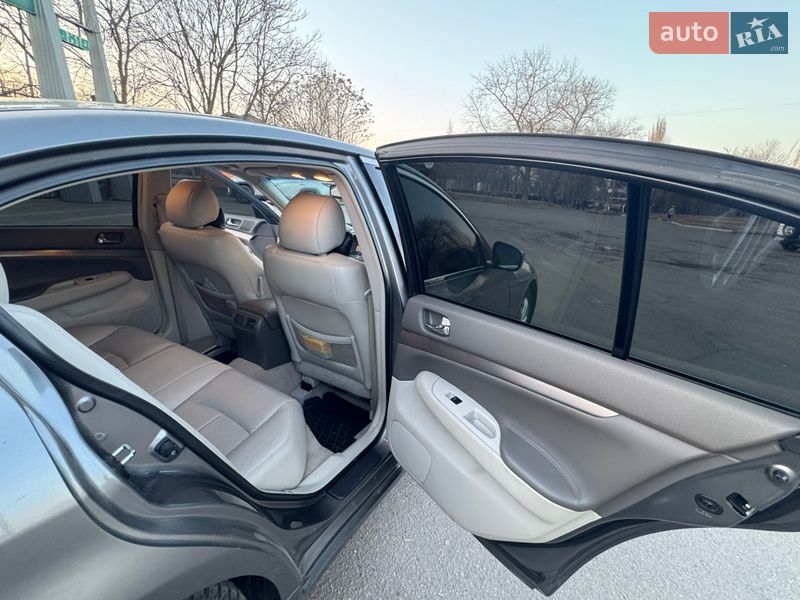 Седан Infiniti G25 2012 в Александрие