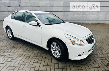 Седан Infiniti G37 2013 в 