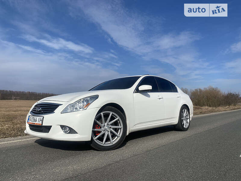 Седан Infiniti G37 2012 в Чернигове