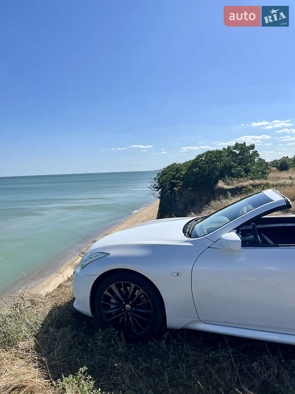 Кабриолет Infiniti G37 2009 в Киеве