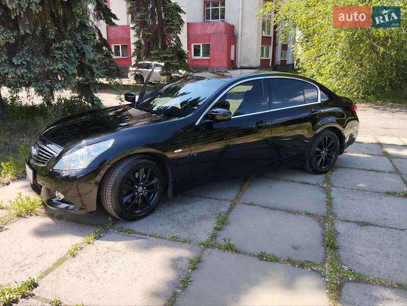 Седан Infiniti G37 2010 в Дніпрі