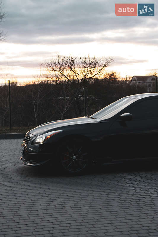 Кабріолет Infiniti G37 2013 в Кам'янському