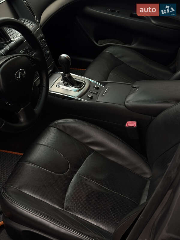 Седан Infiniti G37 2013 в Тернополе